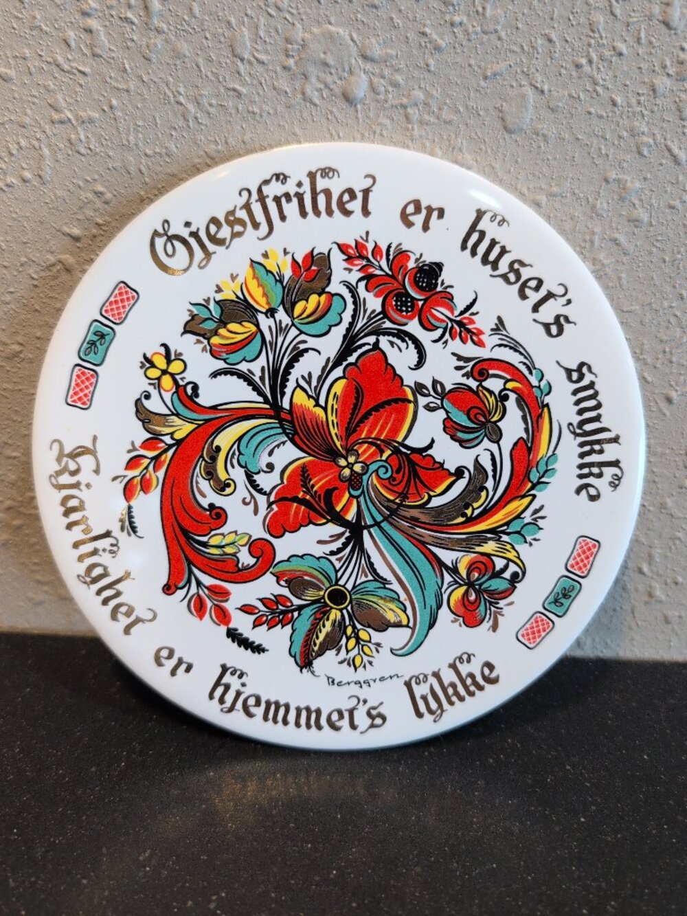Vintage 6" Berggren Scandinavian Round Tile Trivet Red Green Gold Norway